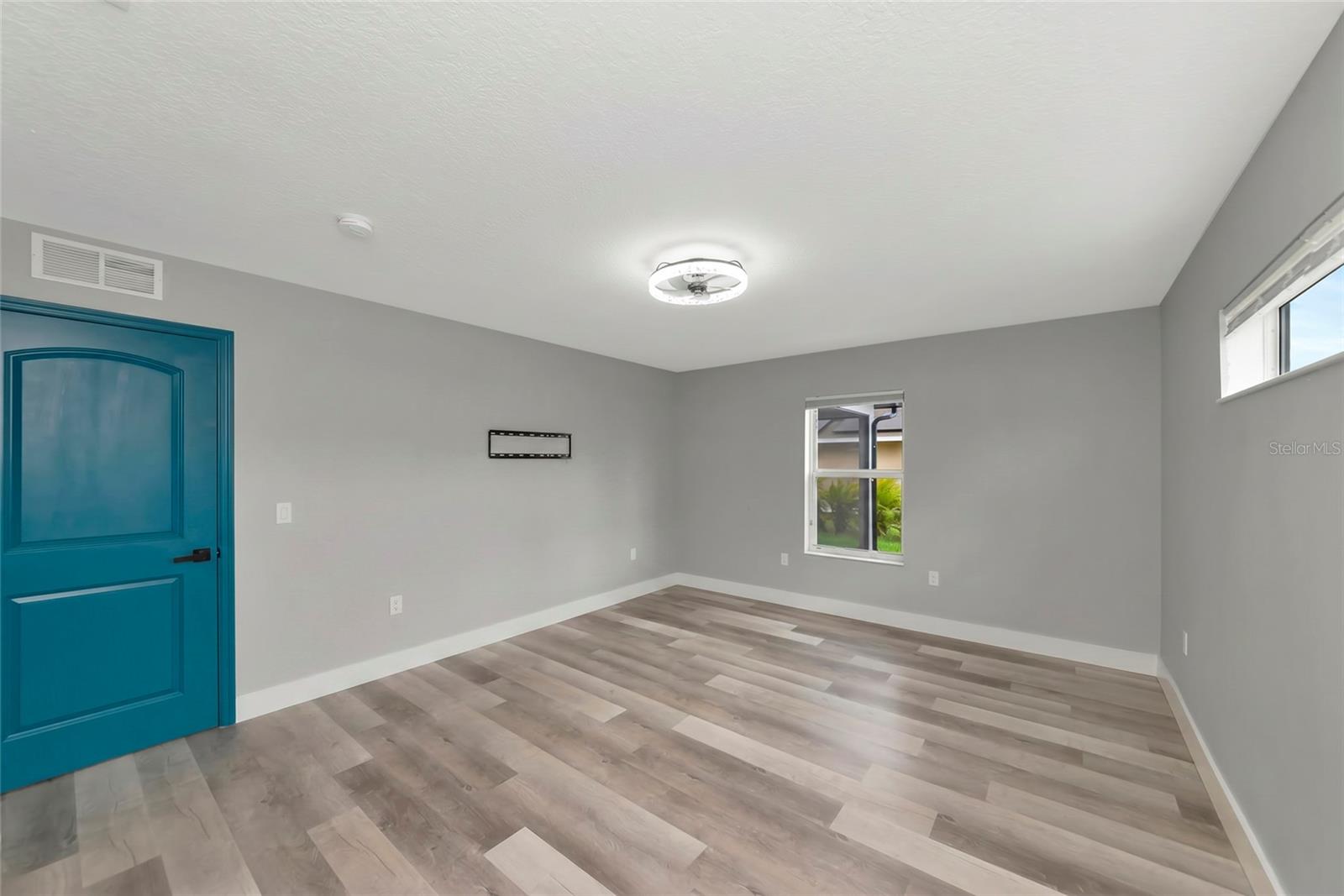 1458 E HALLMARK BLVD — photo 30
