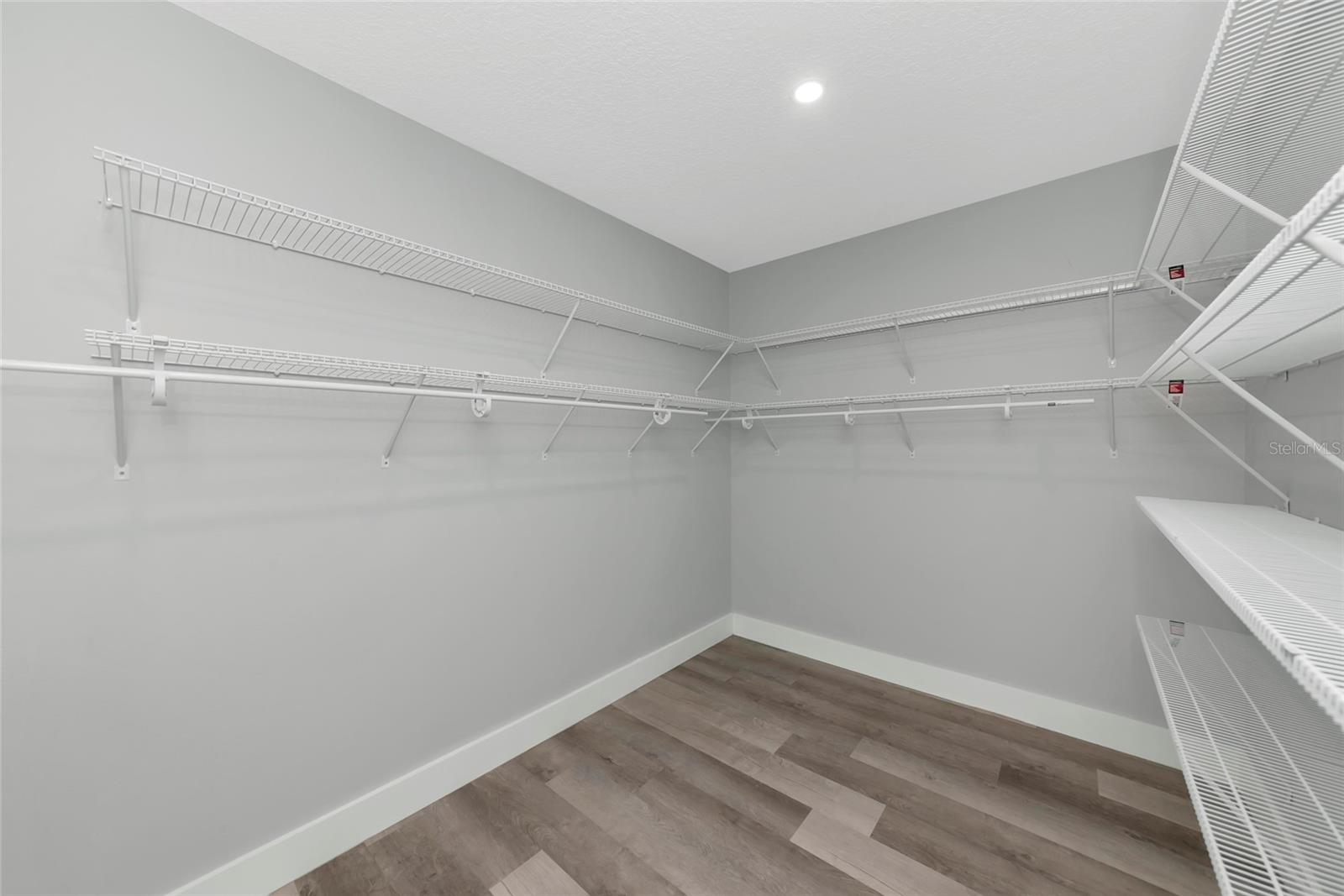 1458 E HALLMARK BLVD — photo 33