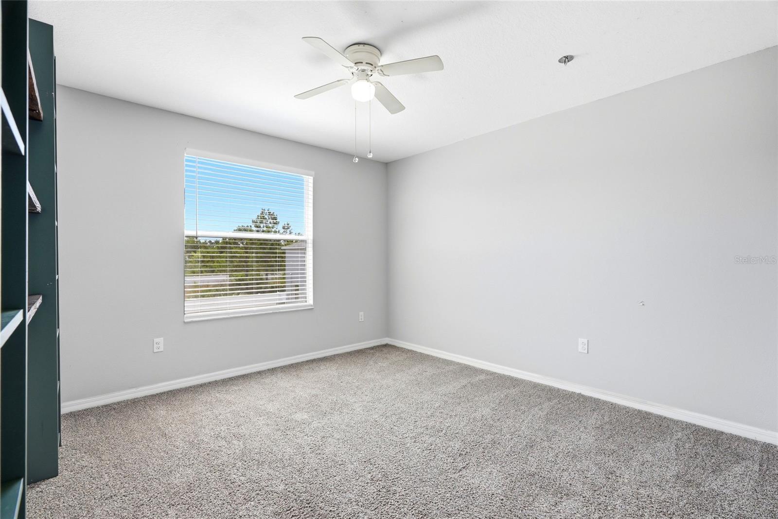 909 MEADOW GLADE DR — photo 34