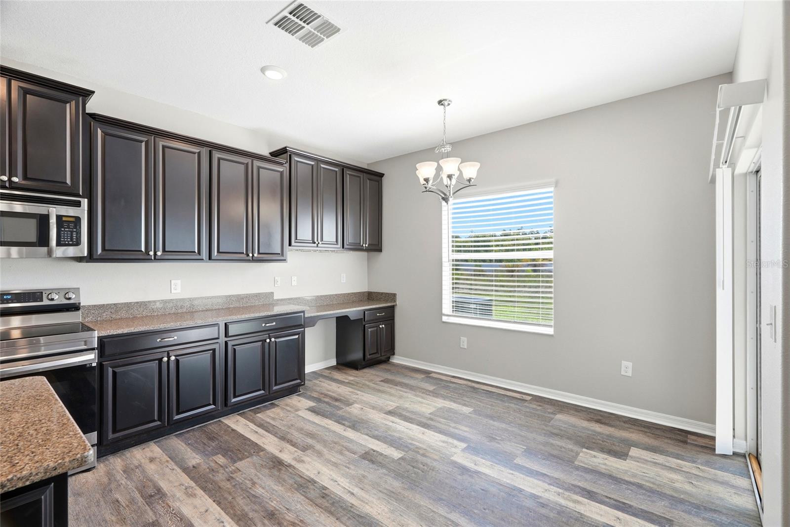 909 MEADOW GLADE DR — photo 10