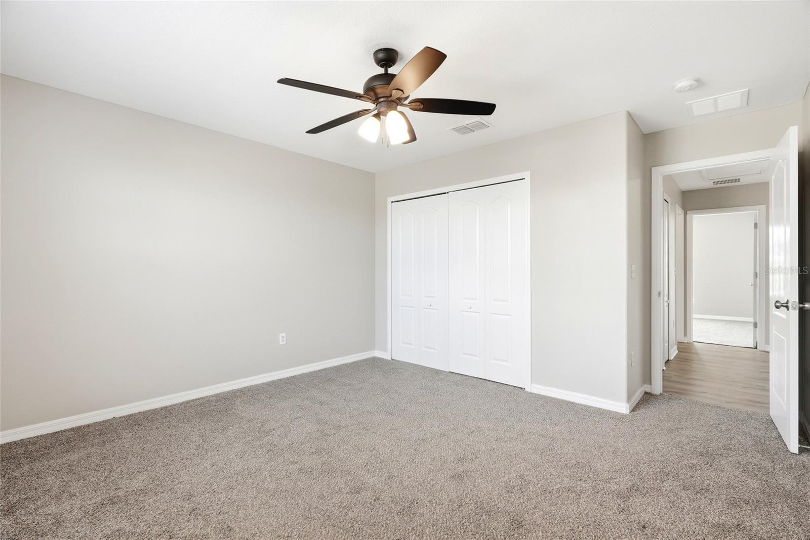 909 MEADOW GLADE DR — photo 42