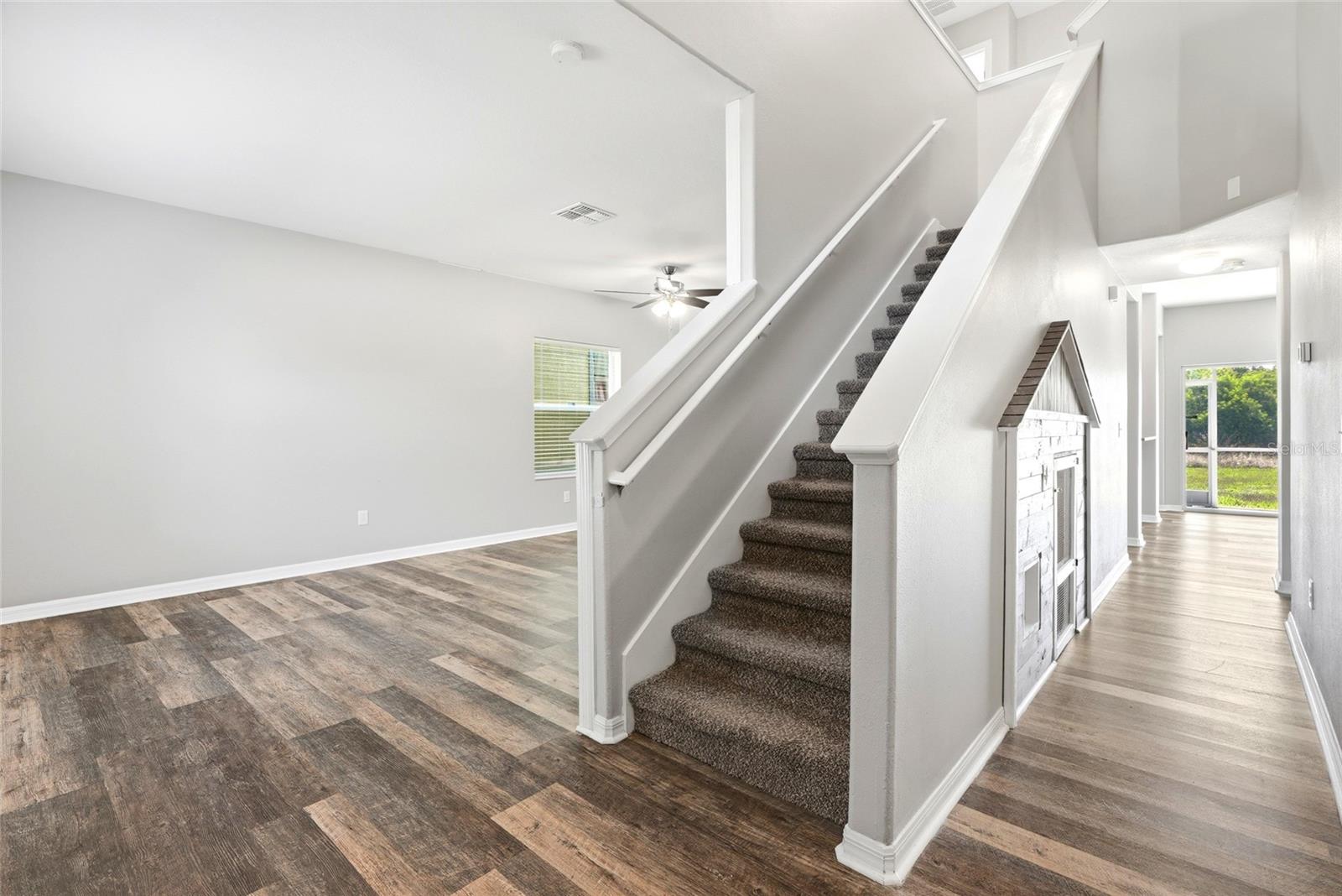 909 MEADOW GLADE DR — photo 23