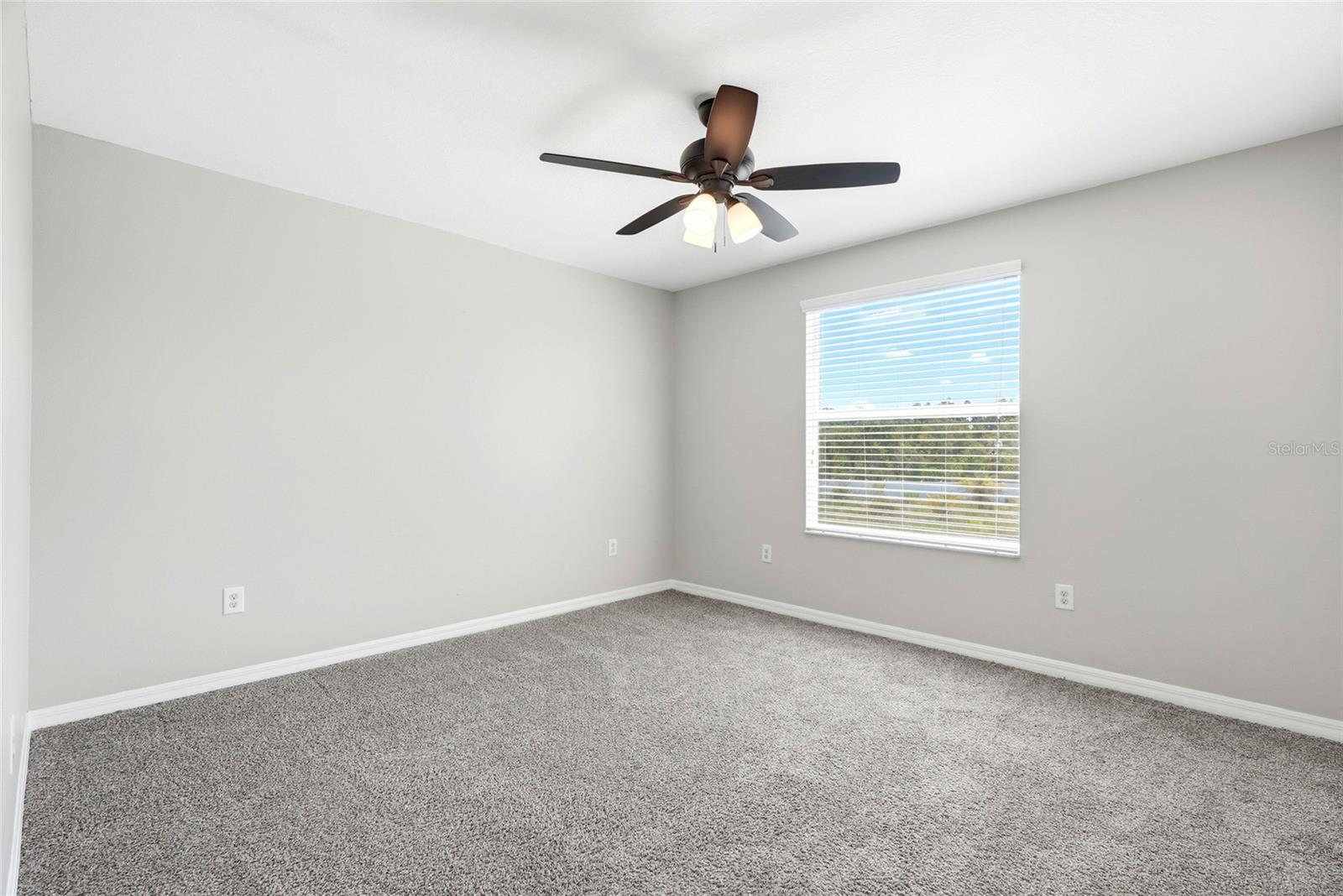 909 MEADOW GLADE DR — photo 41