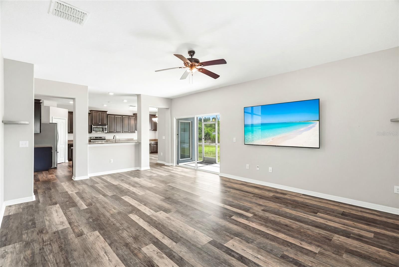 909 MEADOW GLADE DR — photo 14