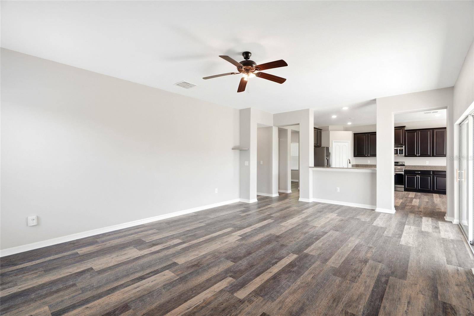 909 MEADOW GLADE DR — photo 18