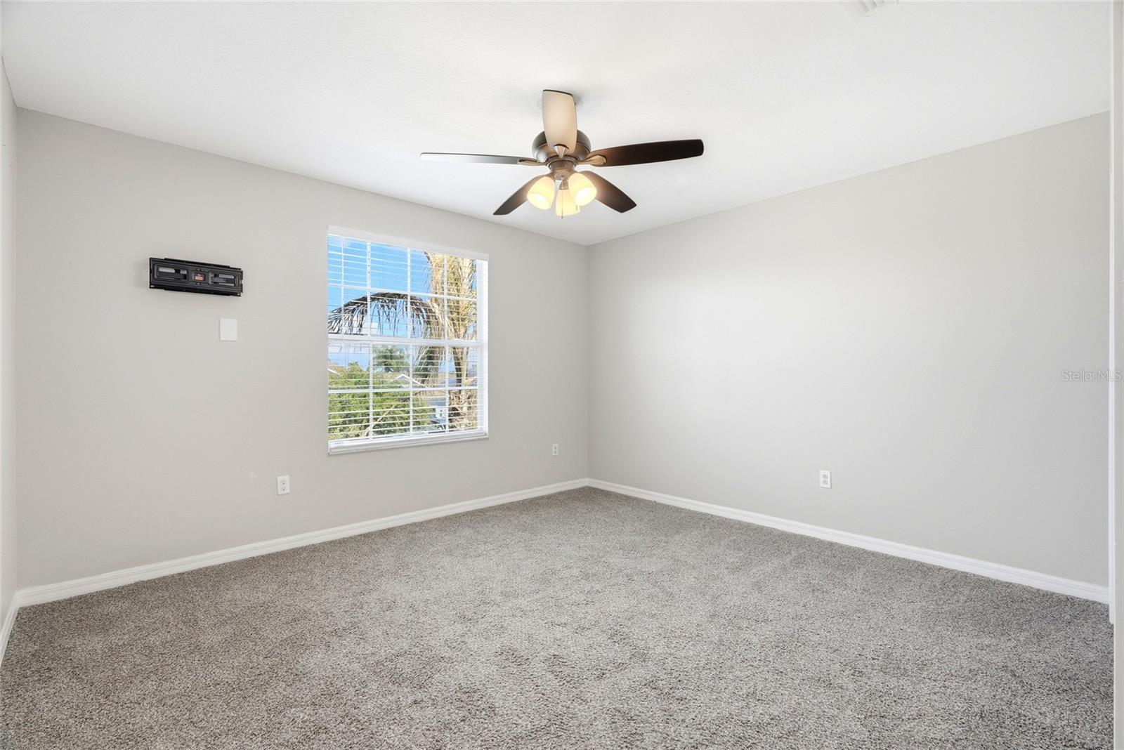 909 MEADOW GLADE DR — photo 45
