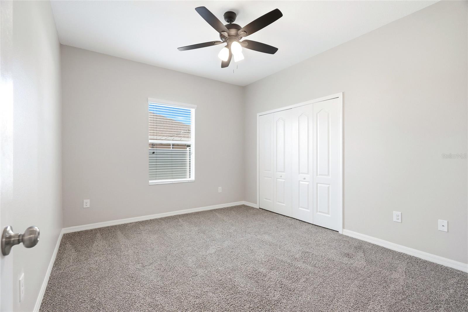 909 MEADOW GLADE DR — photo 40