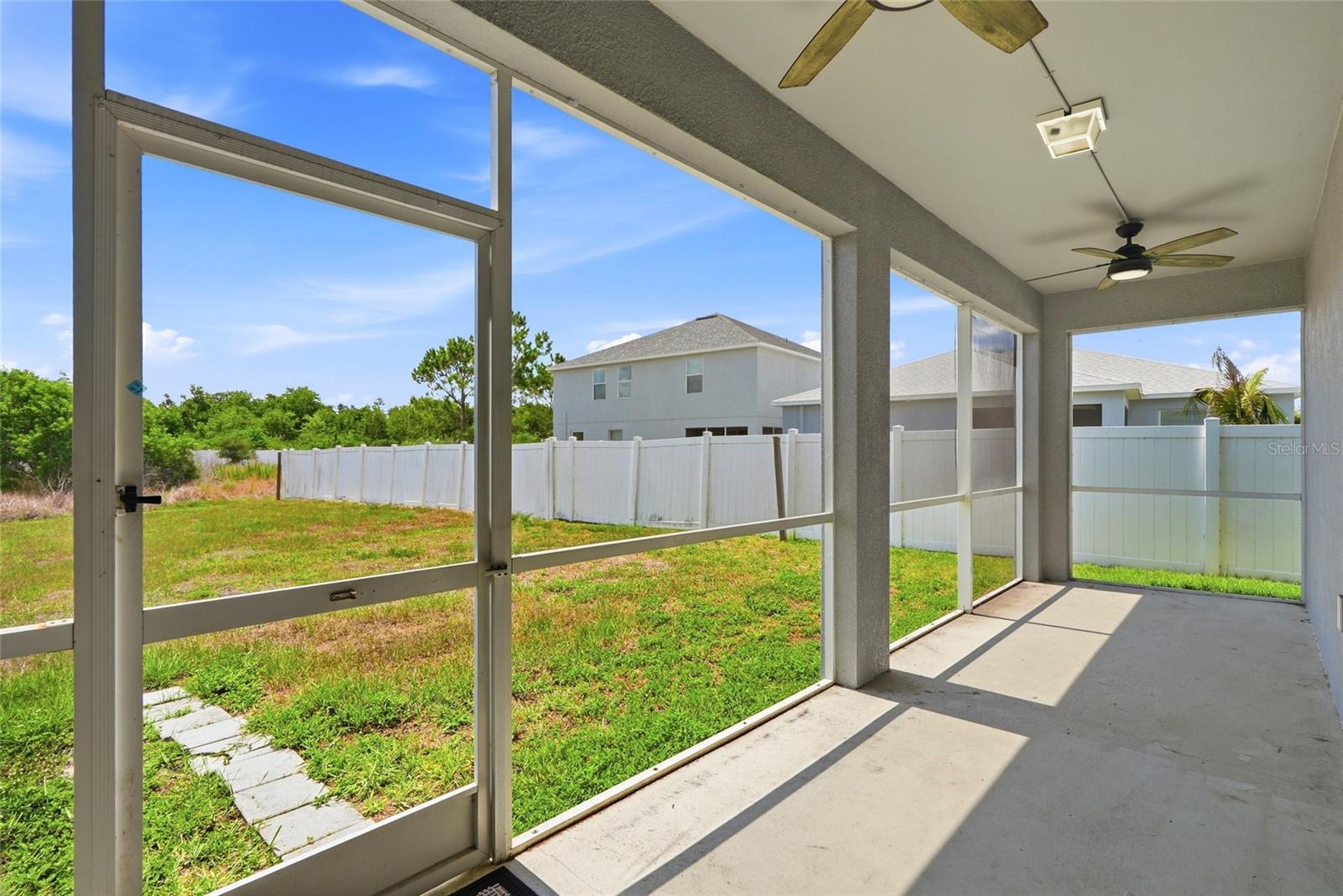 909 MEADOW GLADE DR — photo 46