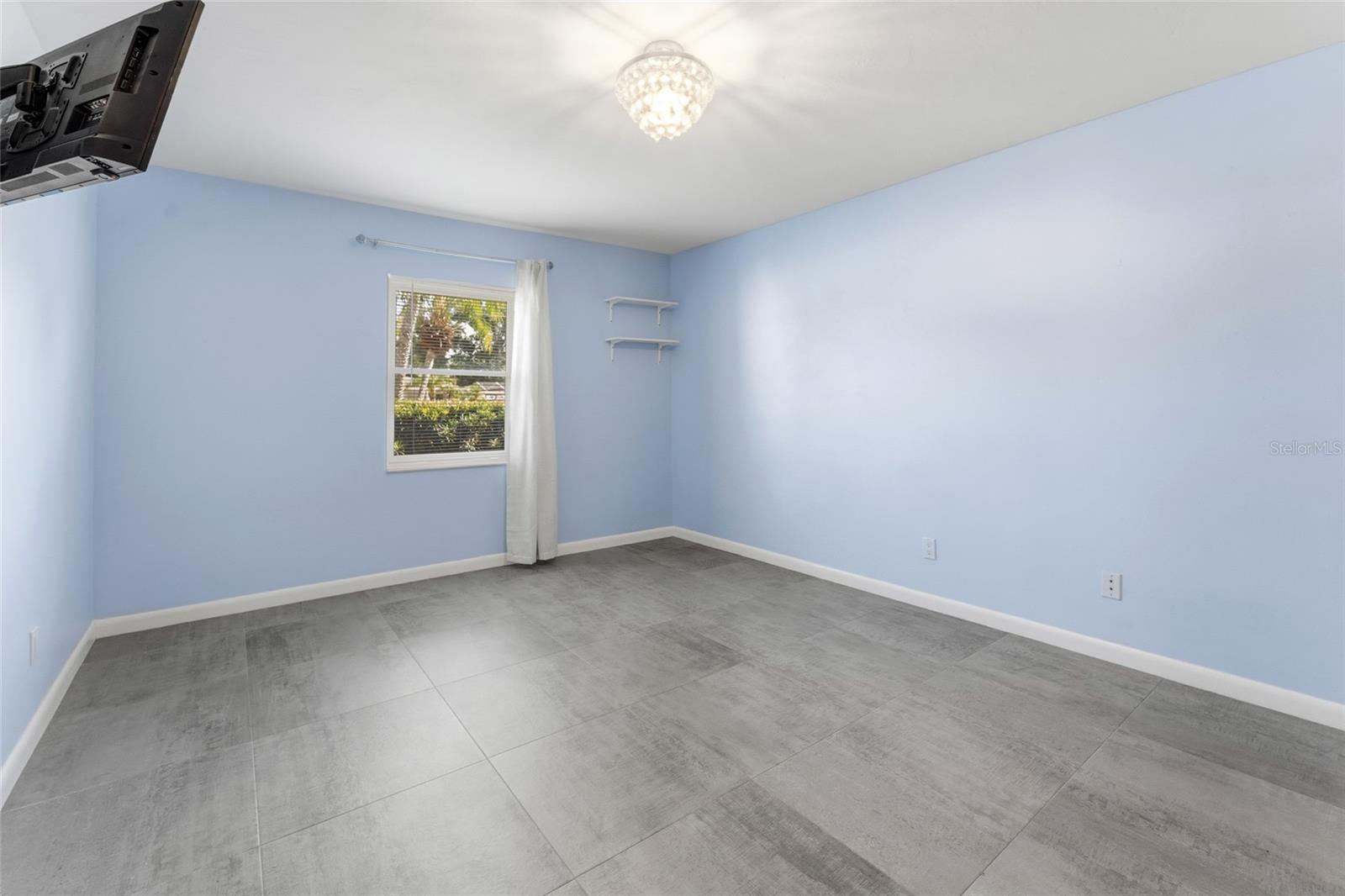 2708 W OSBORNE AVE — photo 60