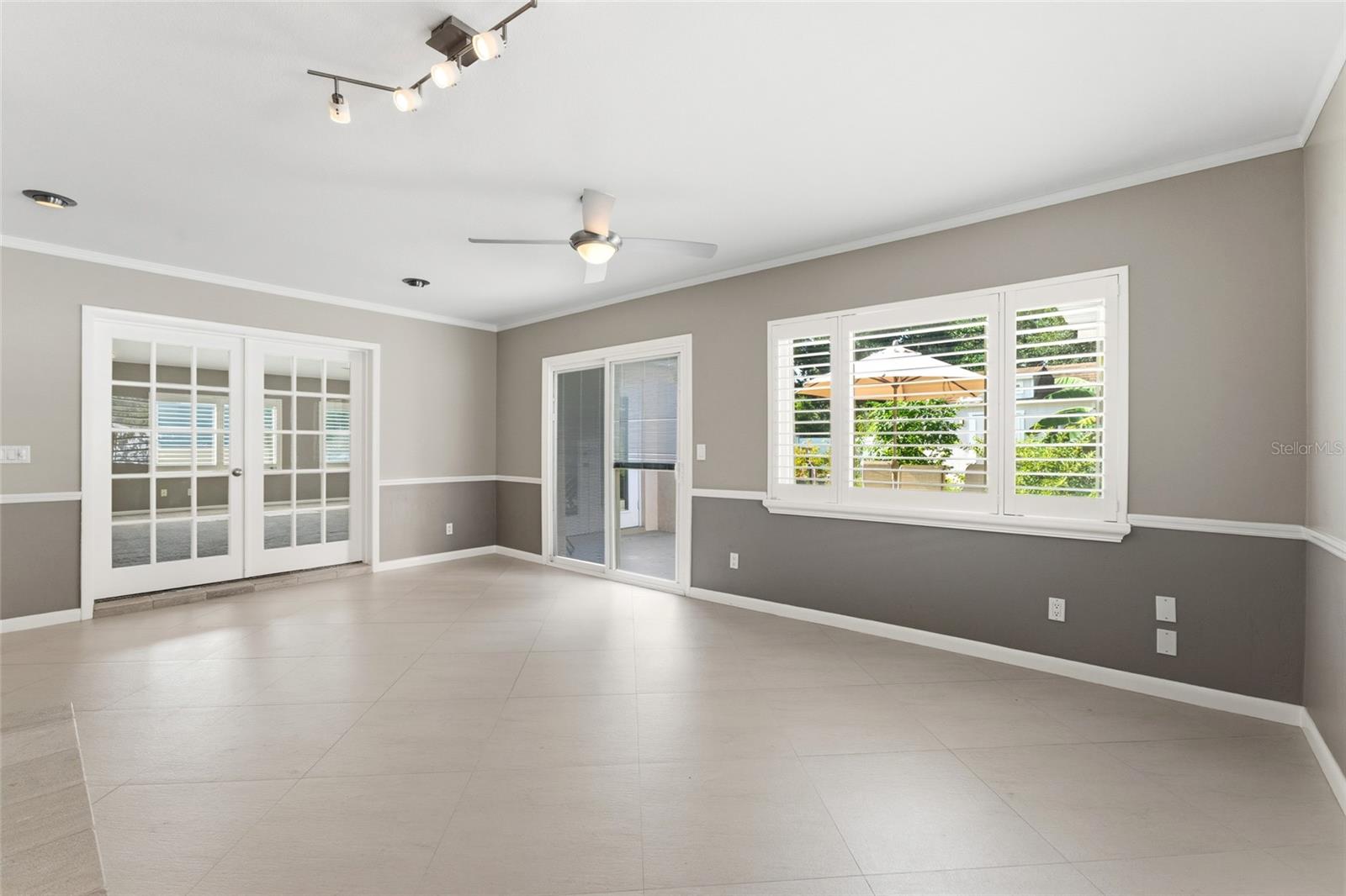 2708 W OSBORNE AVE — photo 37