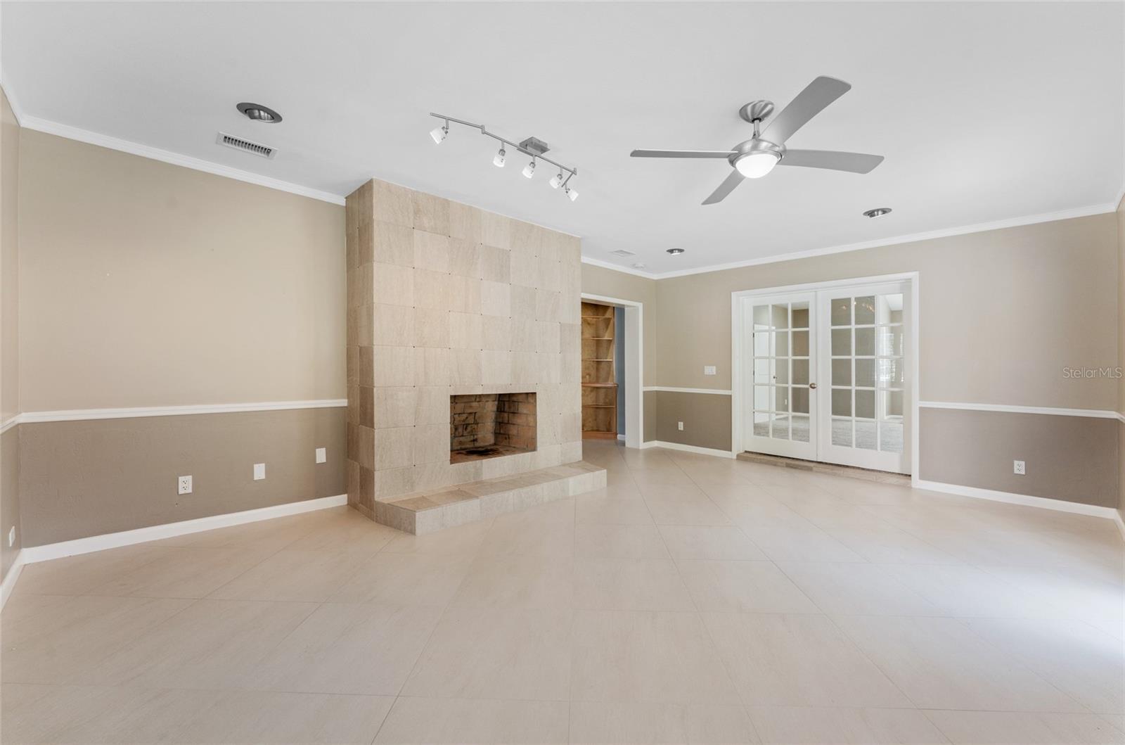 2708 W OSBORNE AVE — photo 35