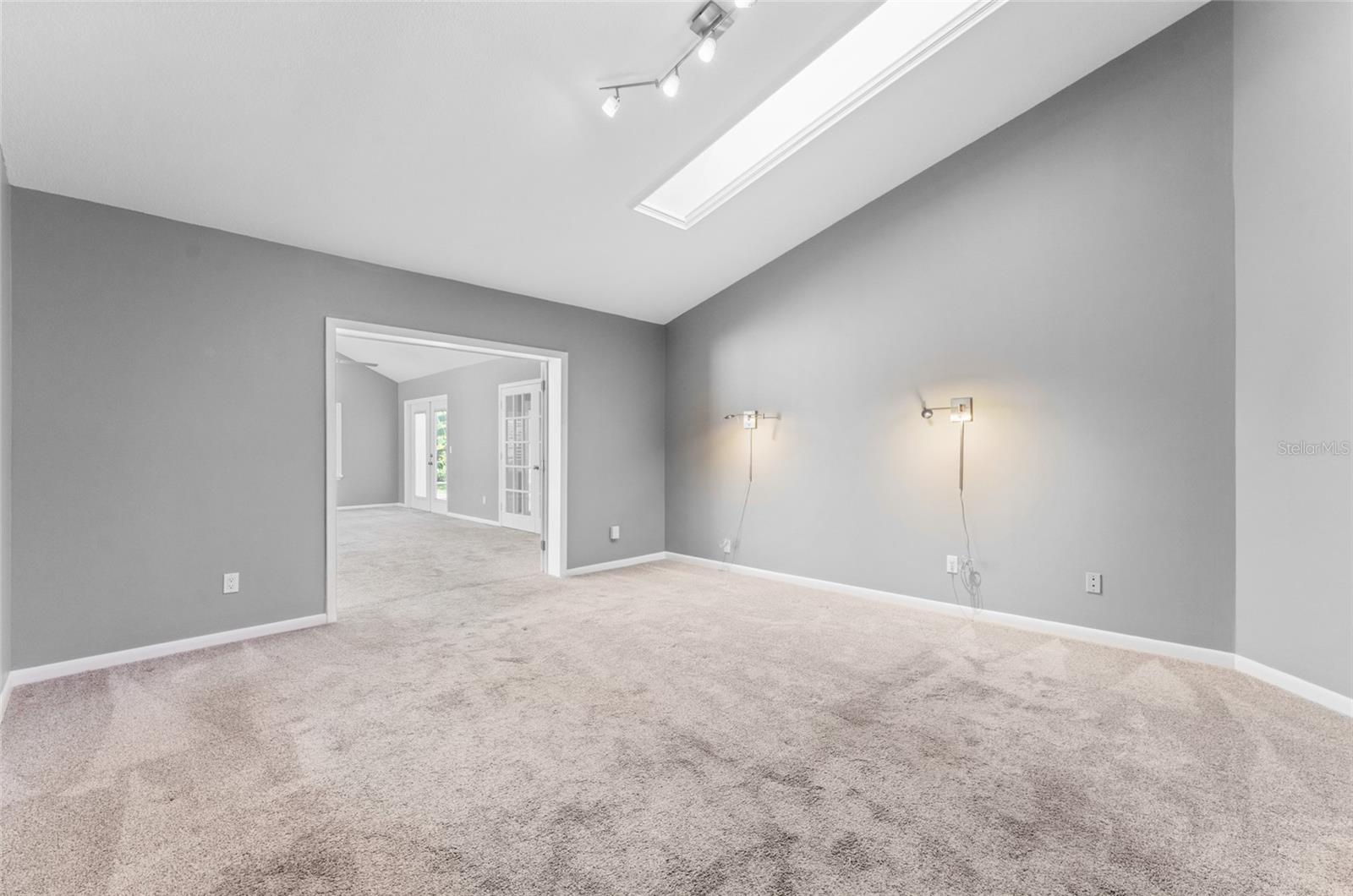 2708 W OSBORNE AVE — photo 46