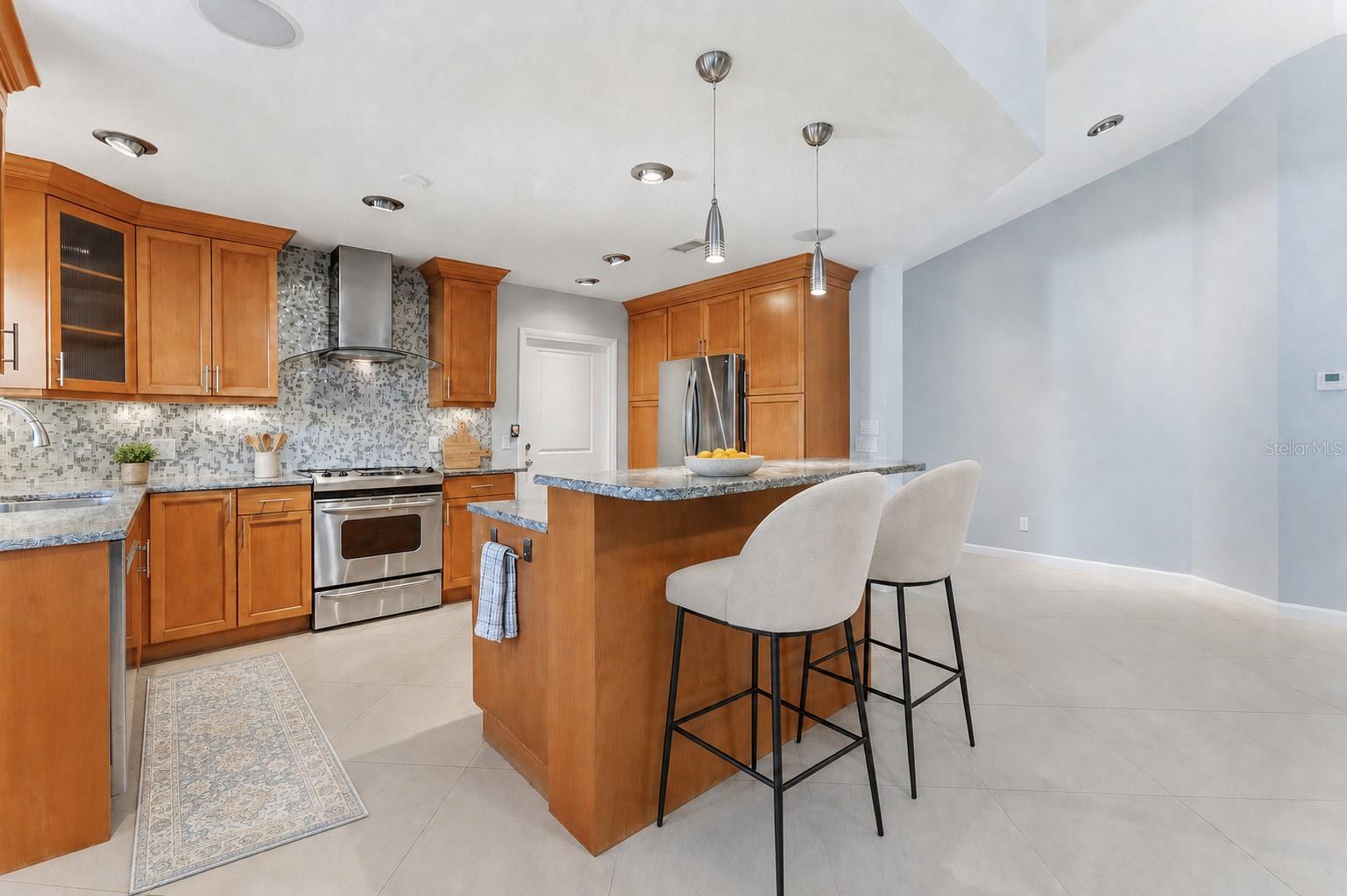2708 W OSBORNE AVE — photo 17