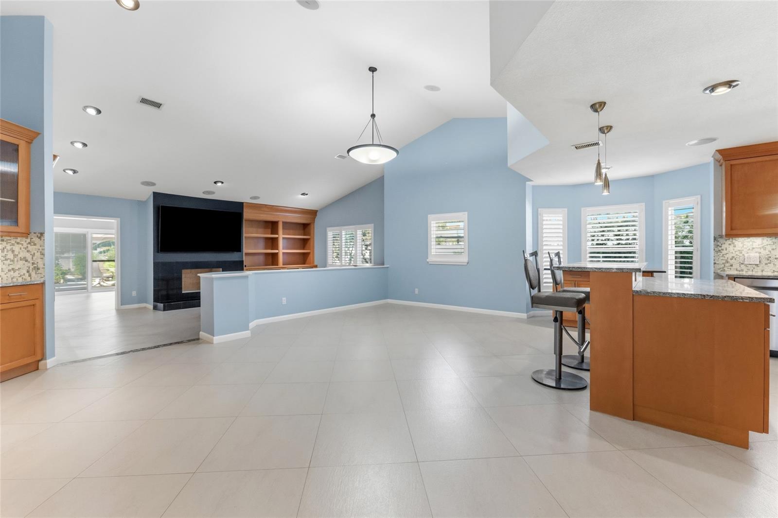2708 W OSBORNE AVE — photo 8