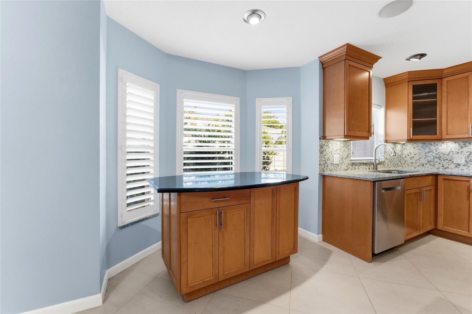 2708 W OSBORNE AVE — photo 15