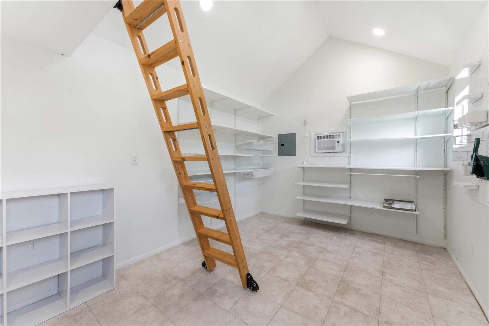 2708 W OSBORNE AVE — photo 87