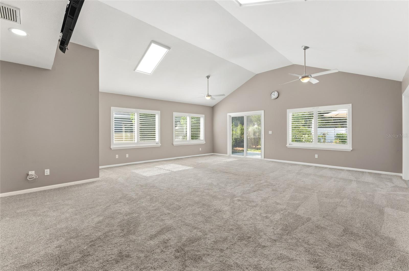 2708 W OSBORNE AVE — photo 39
