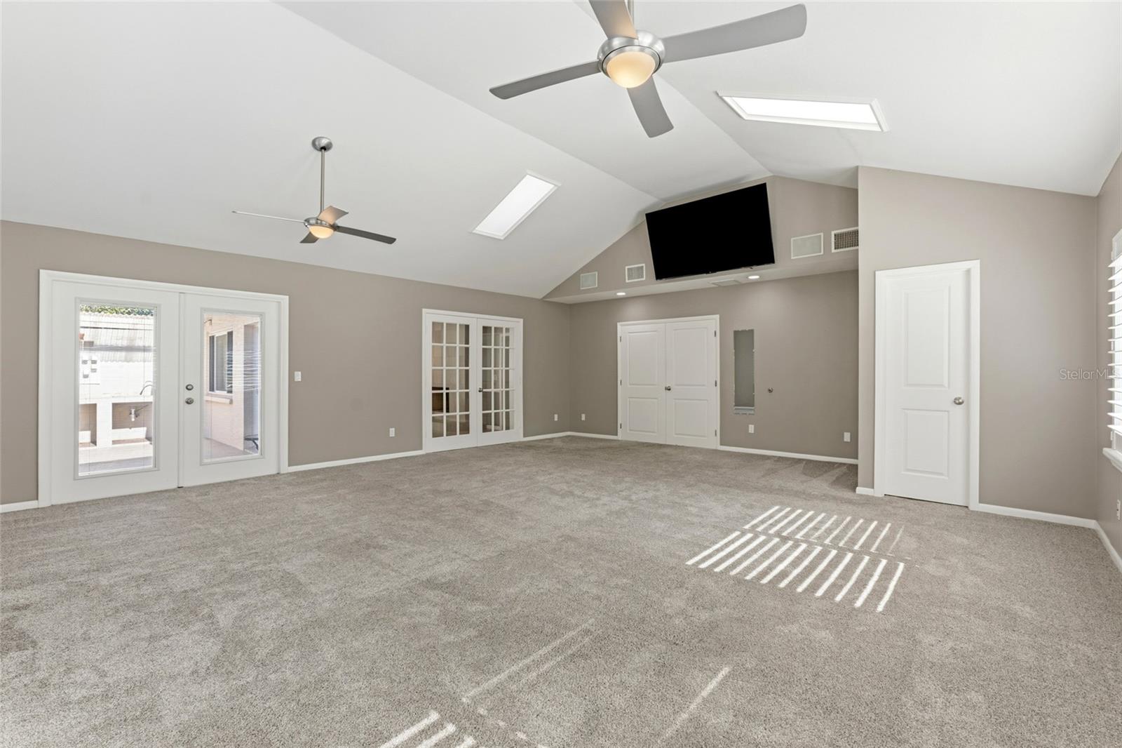 2708 W OSBORNE AVE — photo 41