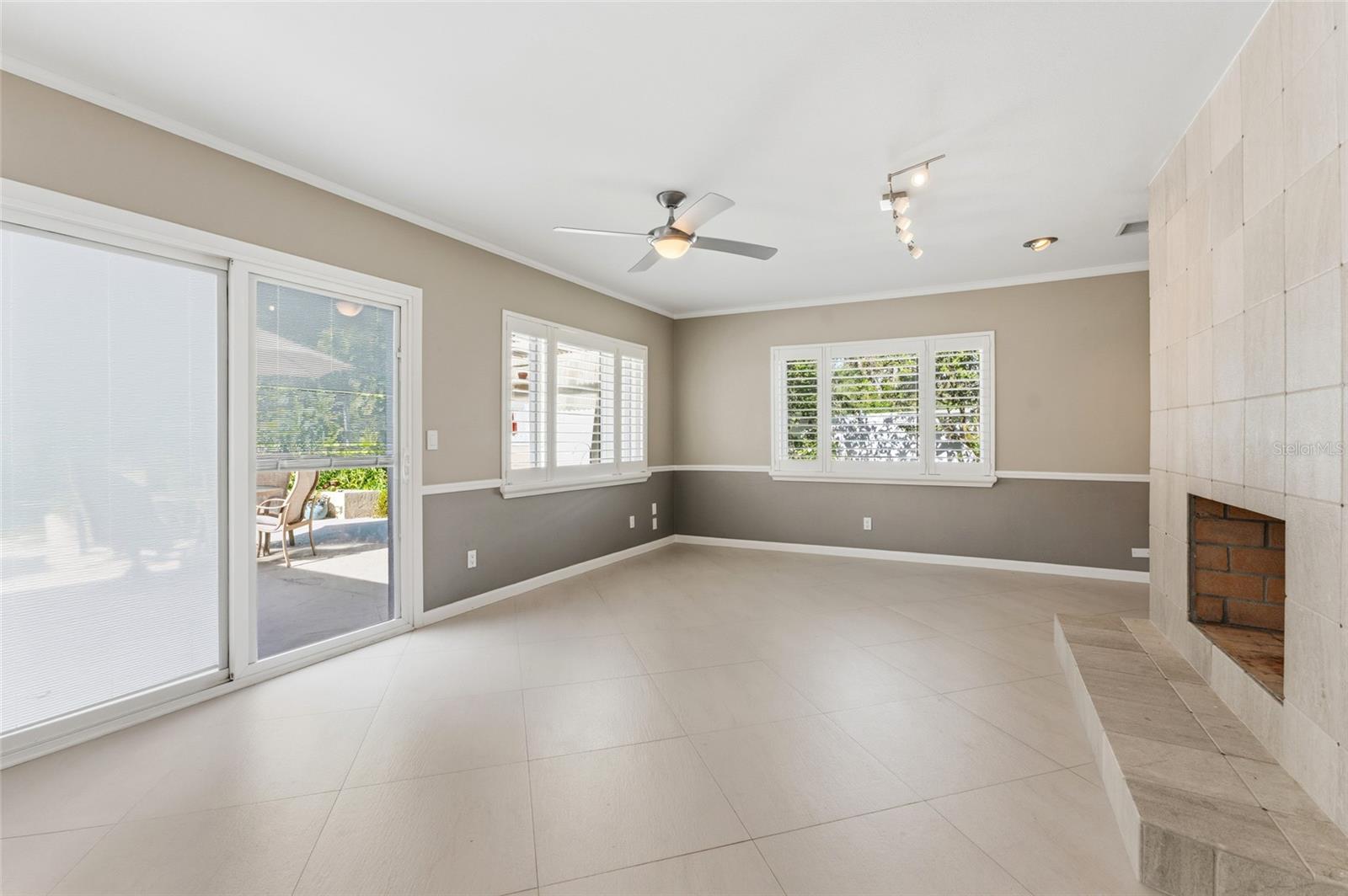 2708 W OSBORNE AVE — photo 33