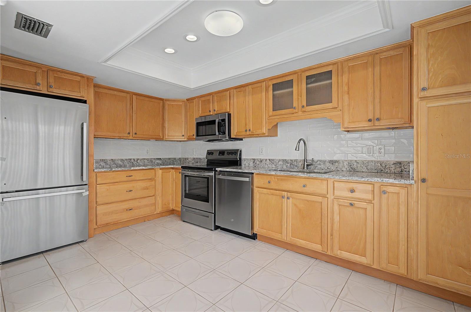 75 POOLE PL — photo 8