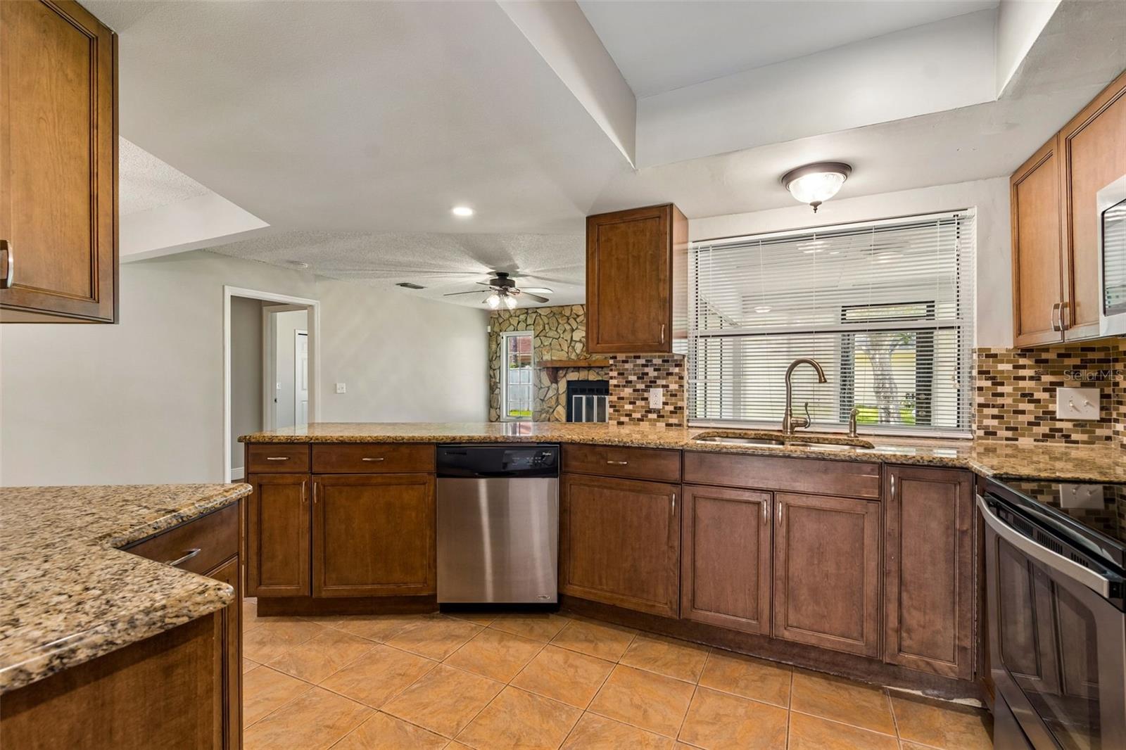 9237 PEBBLE CREEK DR — photo 22