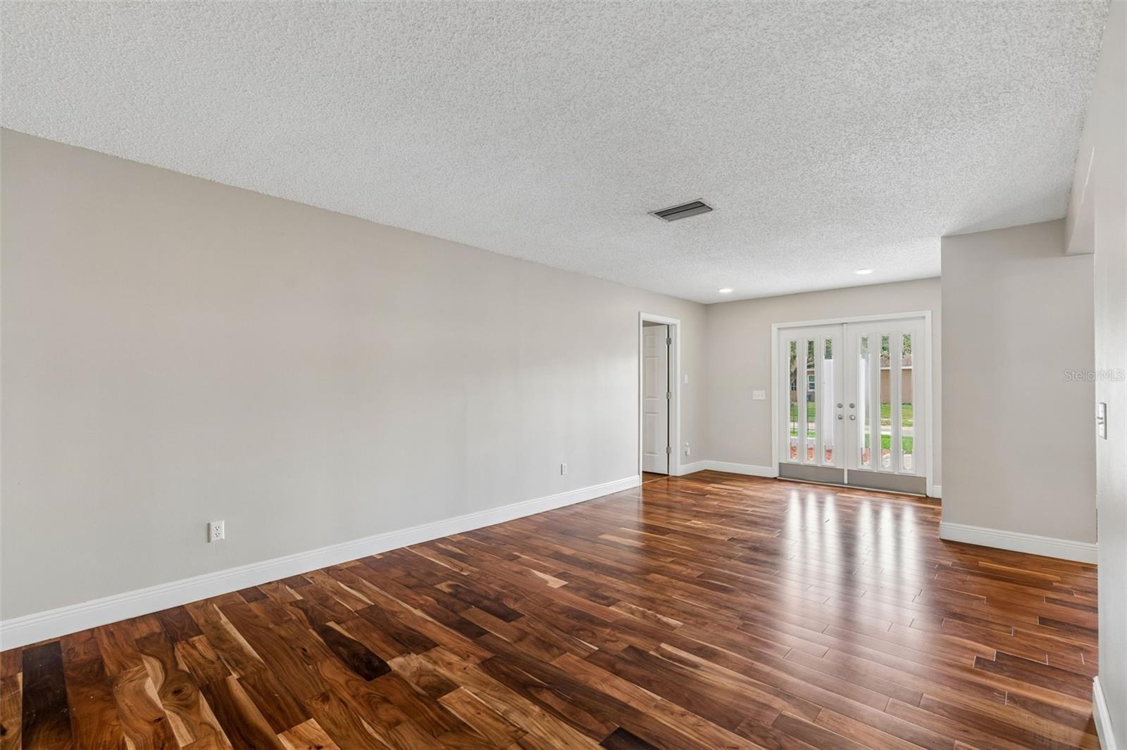 9237 PEBBLE CREEK DR — photo 16