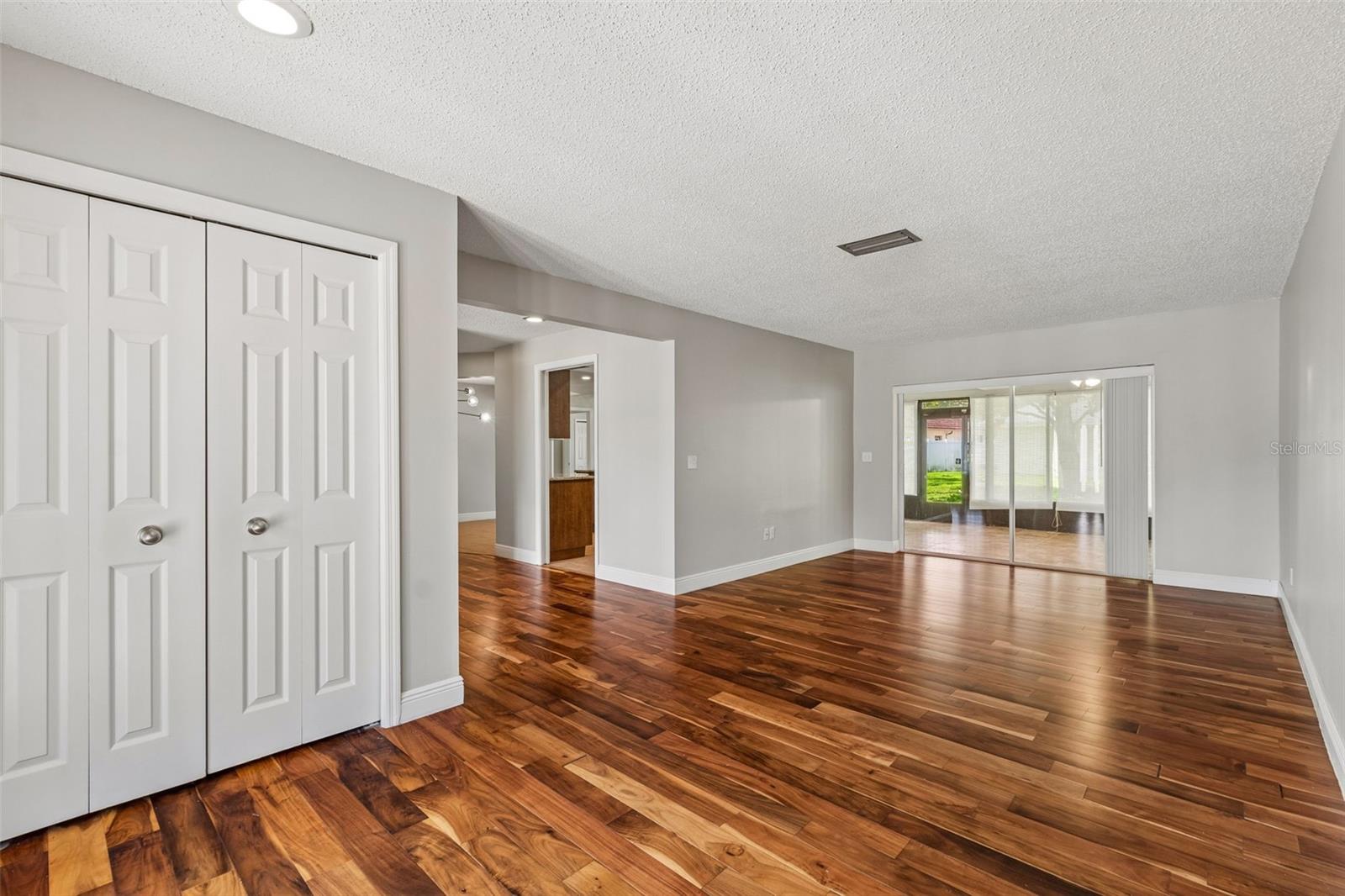 9237 PEBBLE CREEK DR — photo 6
