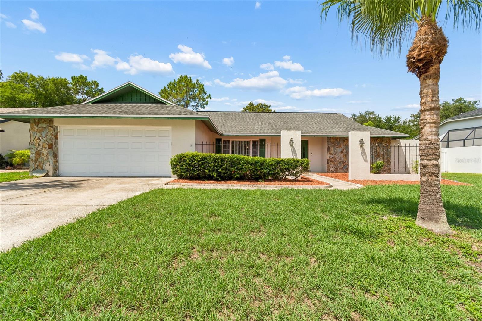 9237 PEBBLE CREEK DR — photo 2