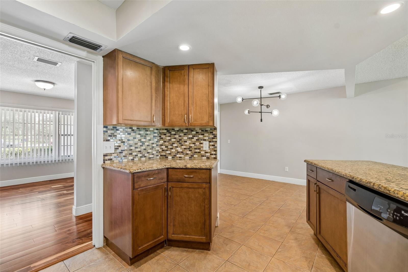 9237 PEBBLE CREEK DR — photo 23