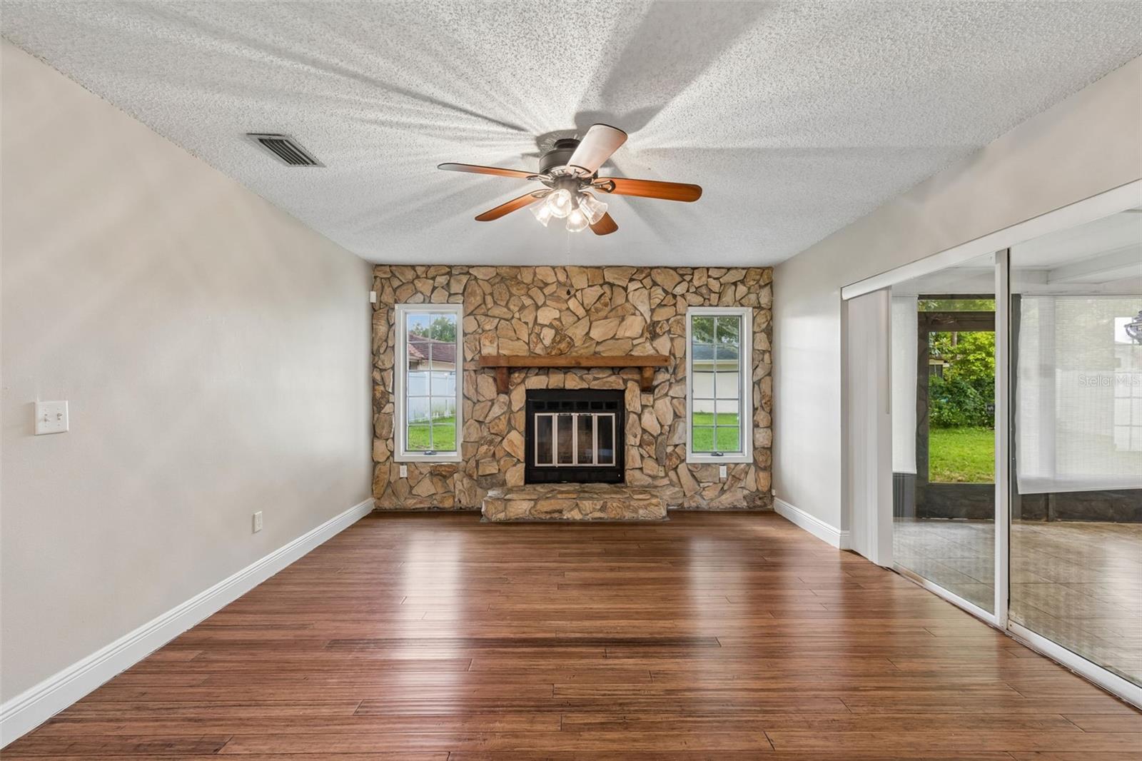 9237 PEBBLE CREEK DR — photo 31