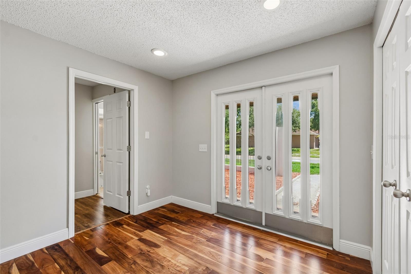 9237 PEBBLE CREEK DR — photo 7