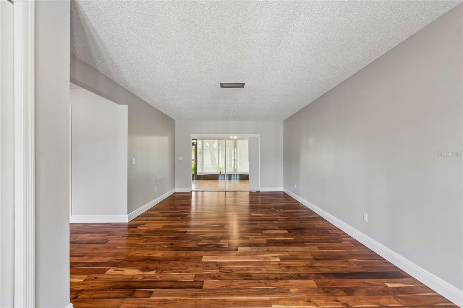 9237 PEBBLE CREEK DR — photo 5