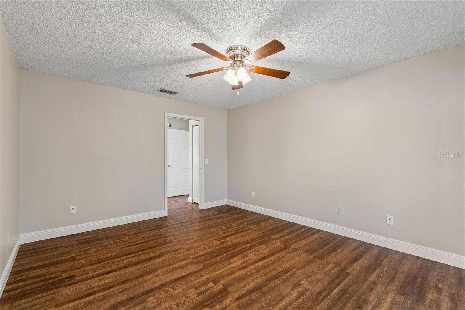 9237 PEBBLE CREEK DR — photo 12
