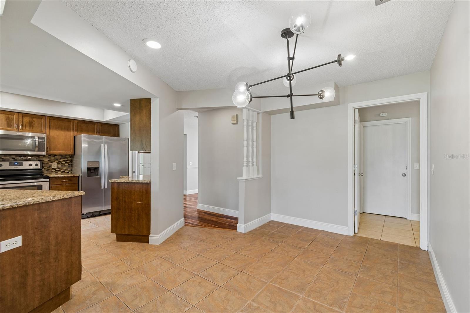 9237 PEBBLE CREEK DR — photo 28