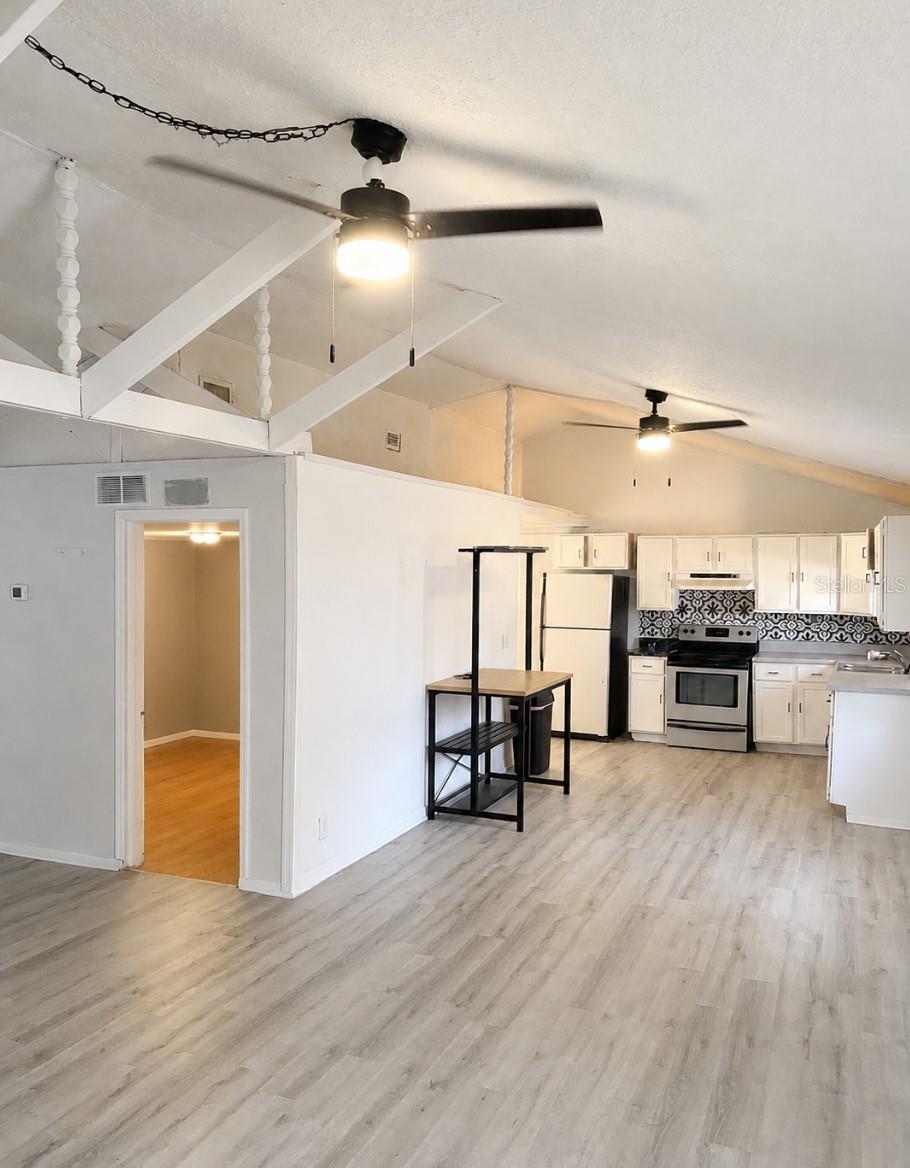 1505 N ORANGE ST — photo 2