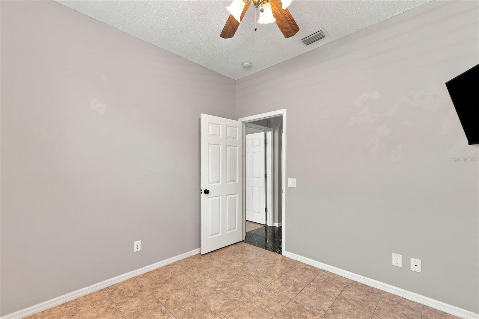 514 GREG ST — photo 27