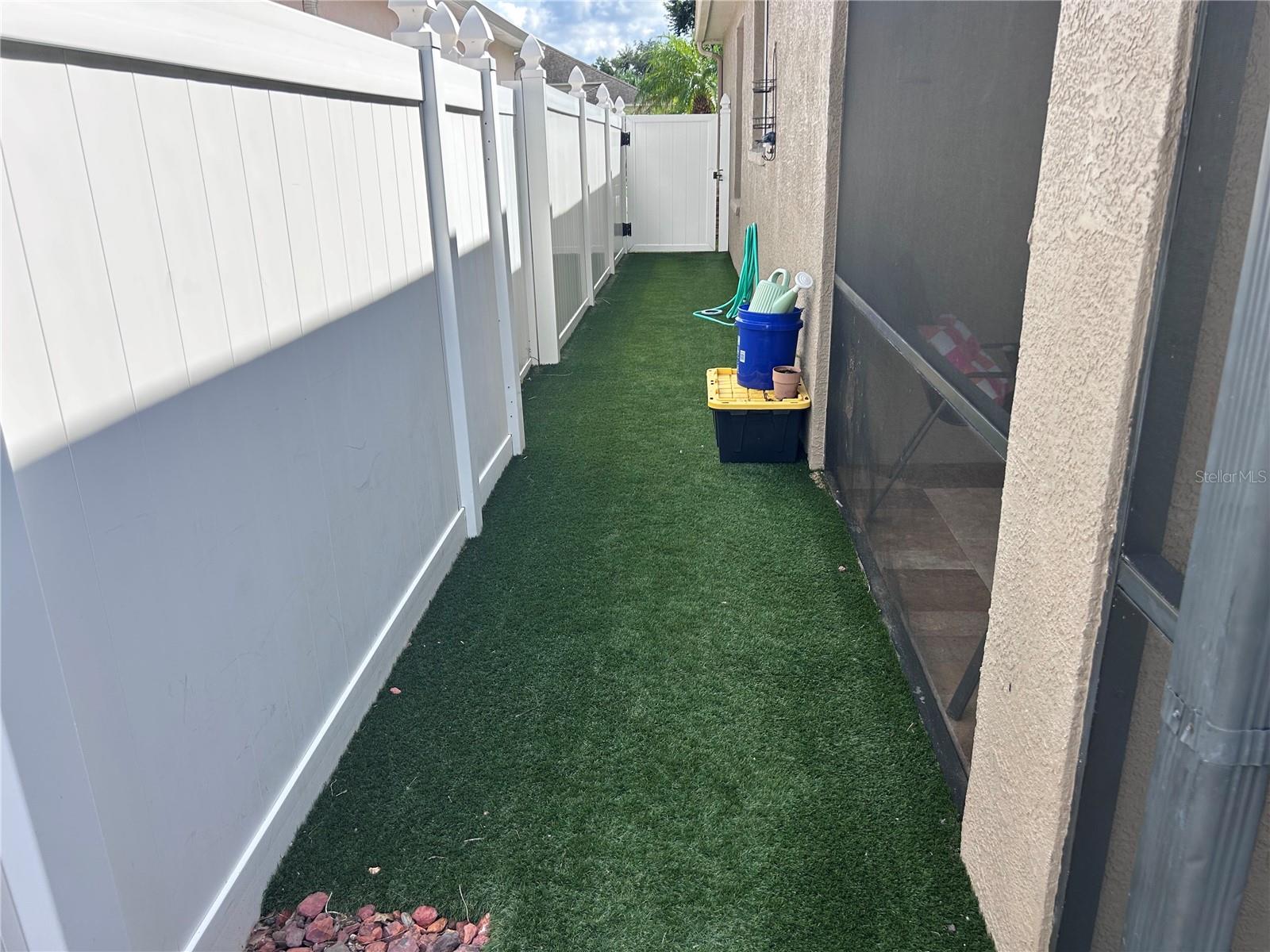 514 GREG ST — photo 32