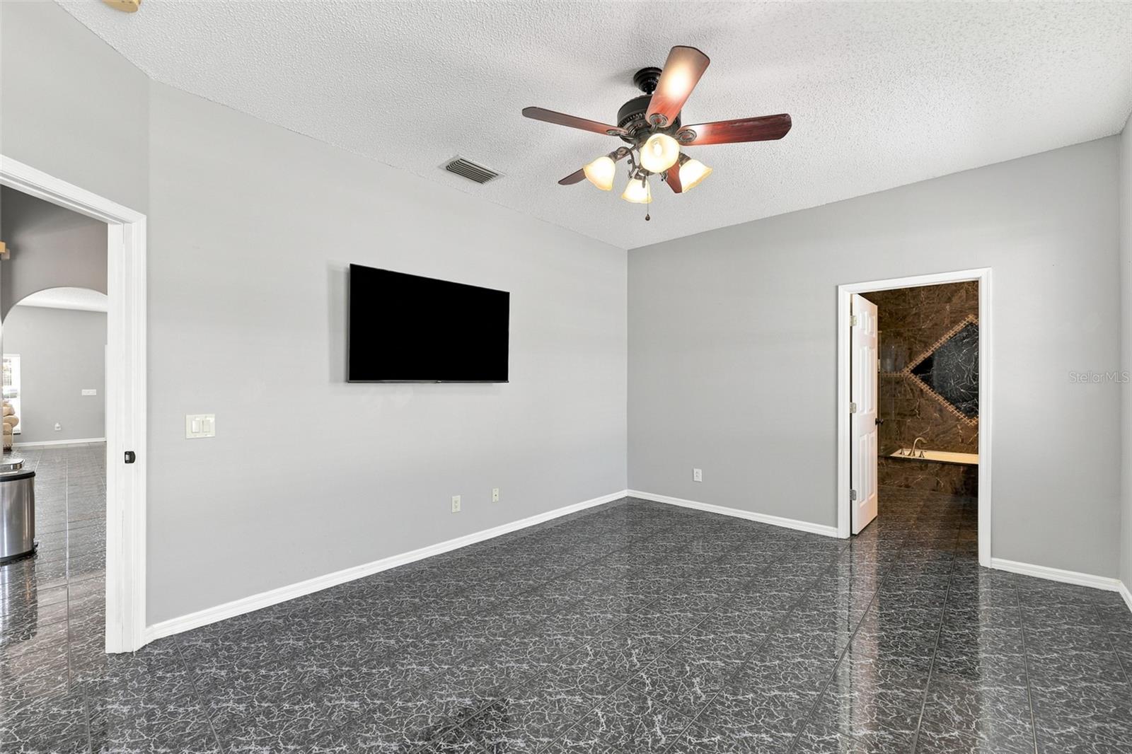 514 GREG ST — photo 16