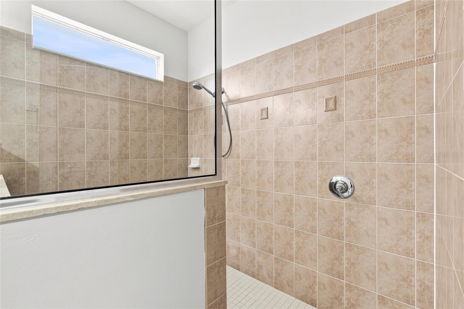 7806 GRASMERE DR — photo 17