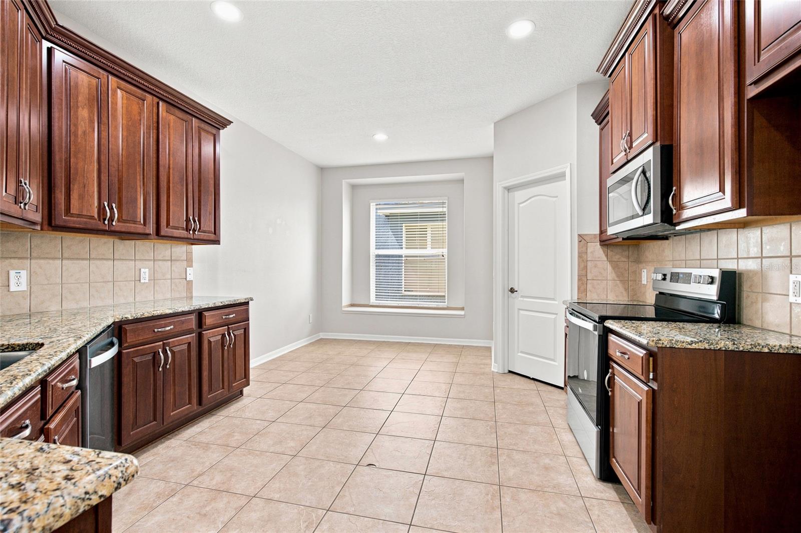 7806 GRASMERE DR — photo 9