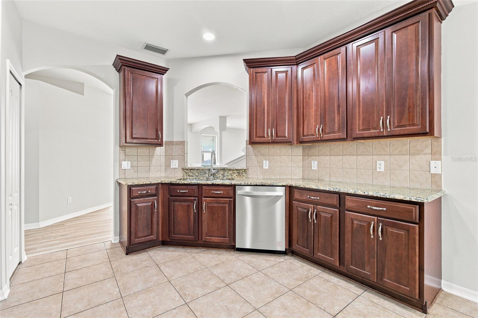 7806 GRASMERE DR — photo 10