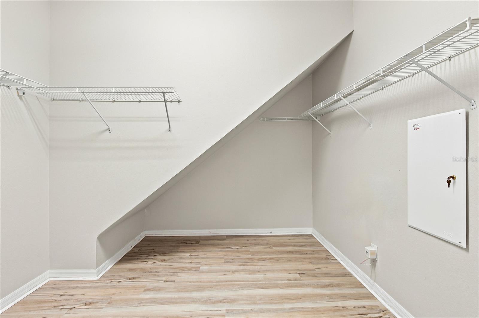 7806 GRASMERE DR — photo 18