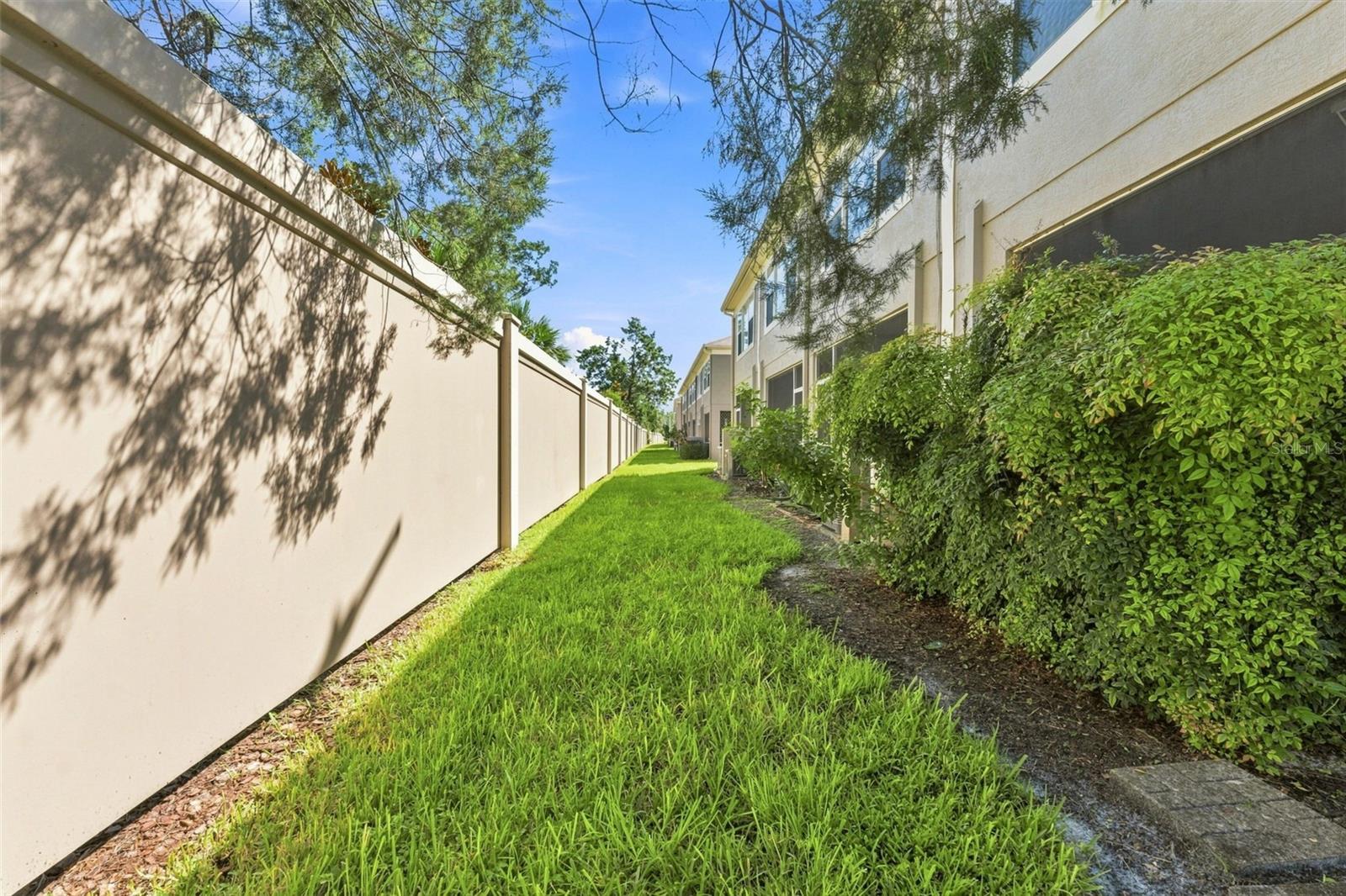 11220 WINDSOR PLACE CIR — photo 33