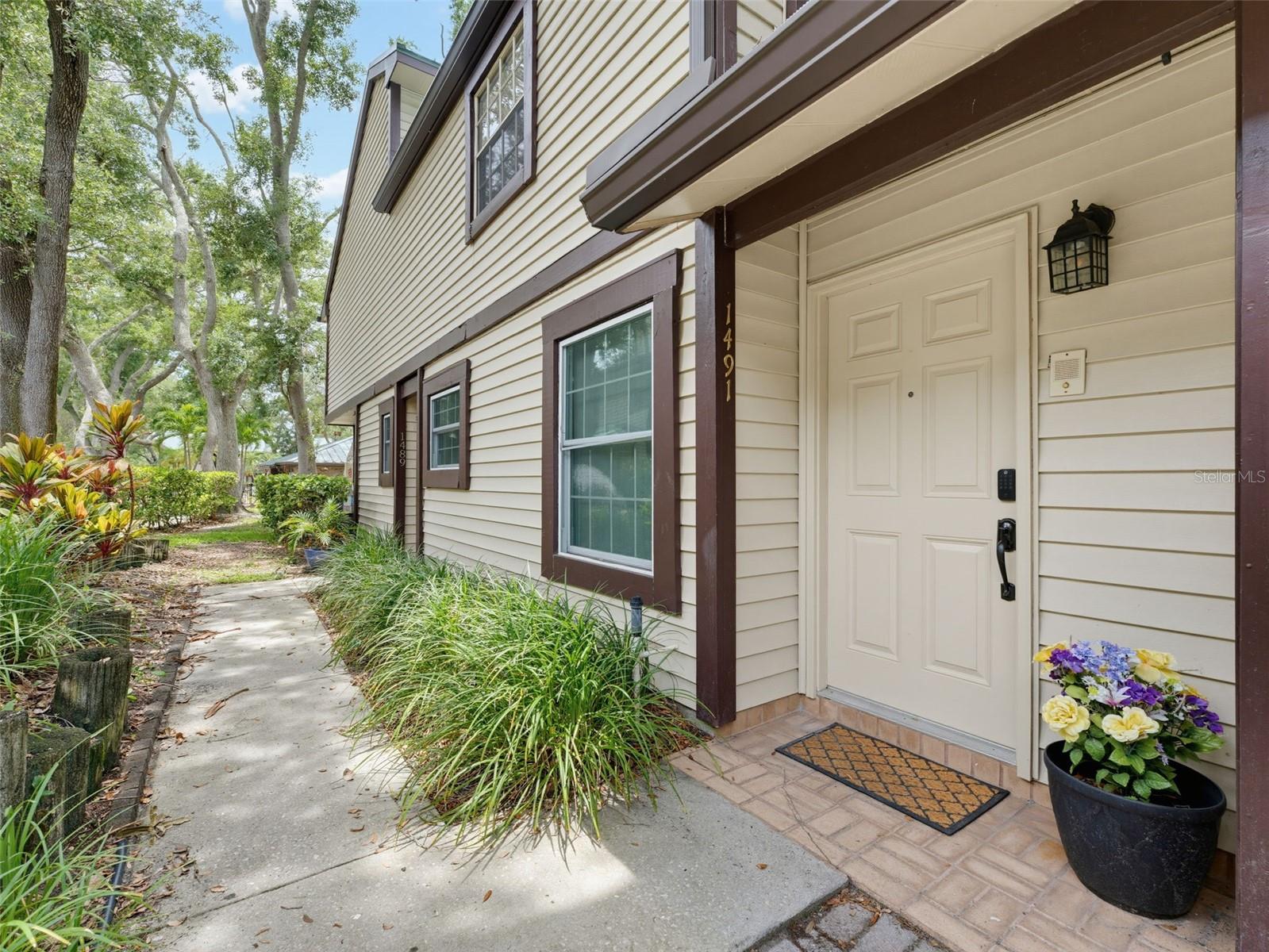 1491 MAHOGANY LN #1491 — photo 4