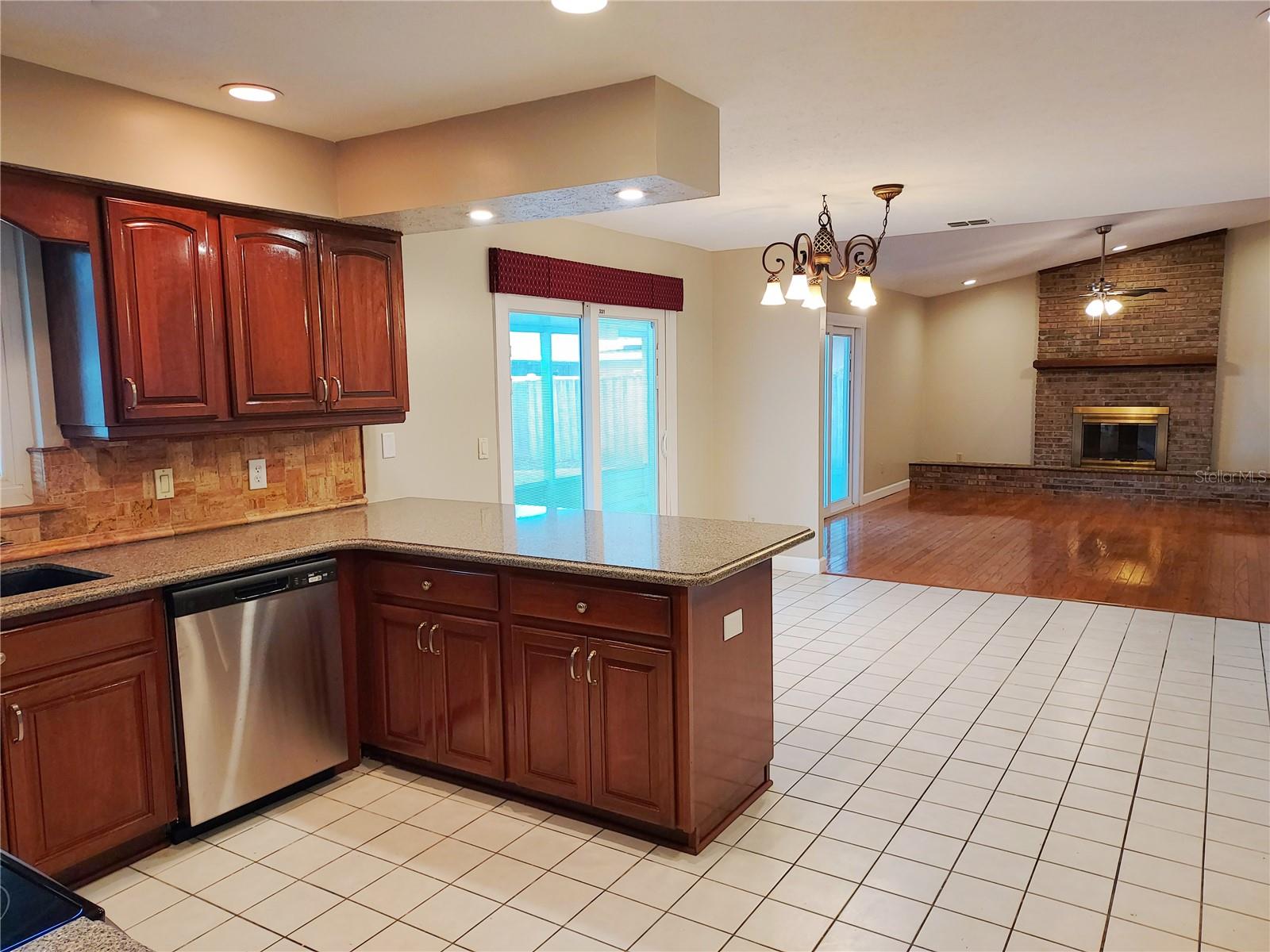 702 HYSSOP PL — photo 17