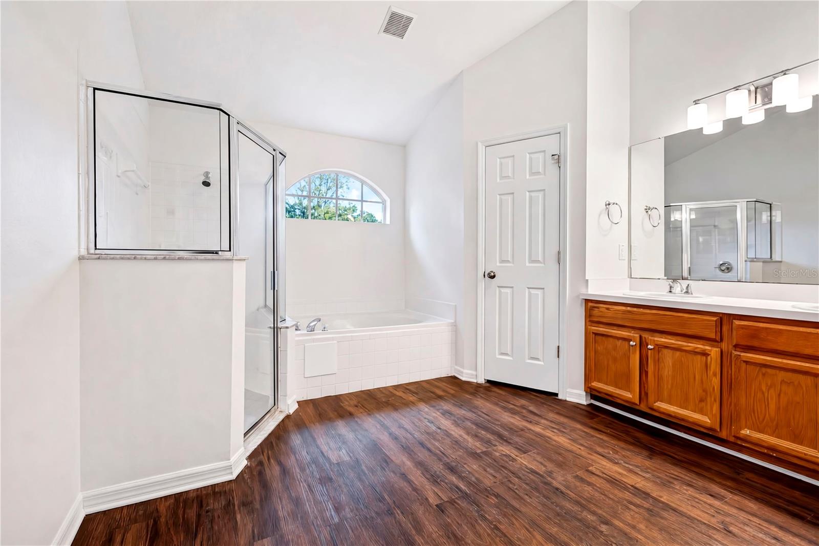 2302 LYNCREST CT — photo 8