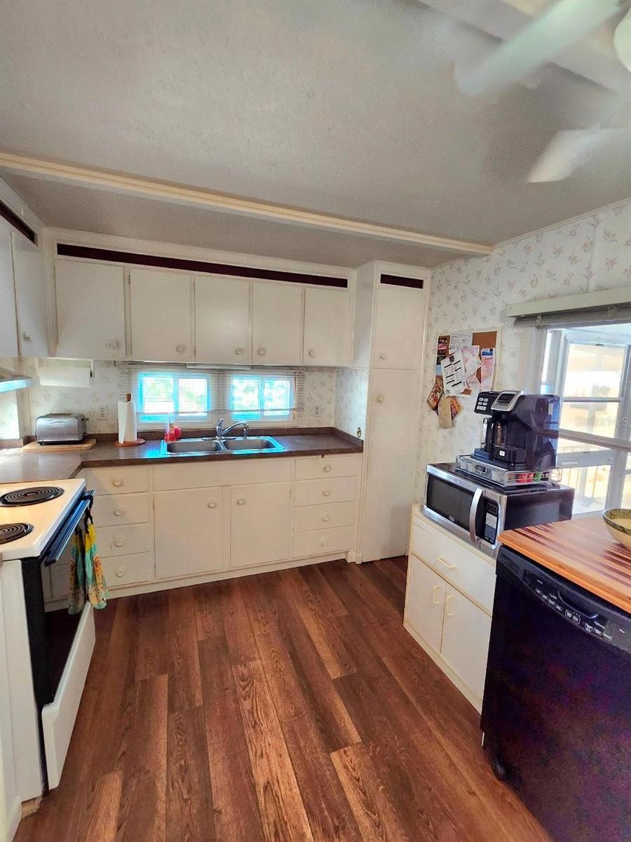 1715 ILLINOIS AVE — photo 19