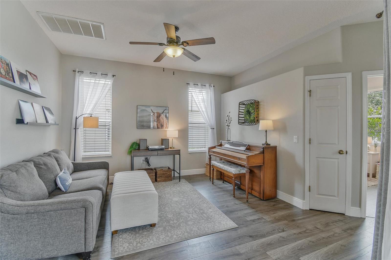 8706 LINEBROOK DR — photo 9