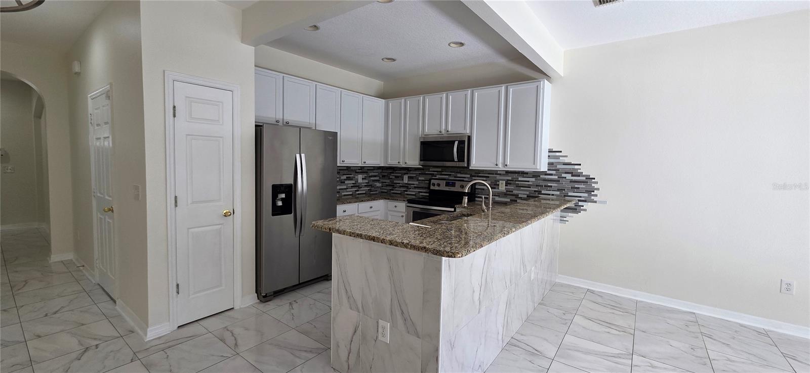 2027 STRATHMILL DR — photo 4