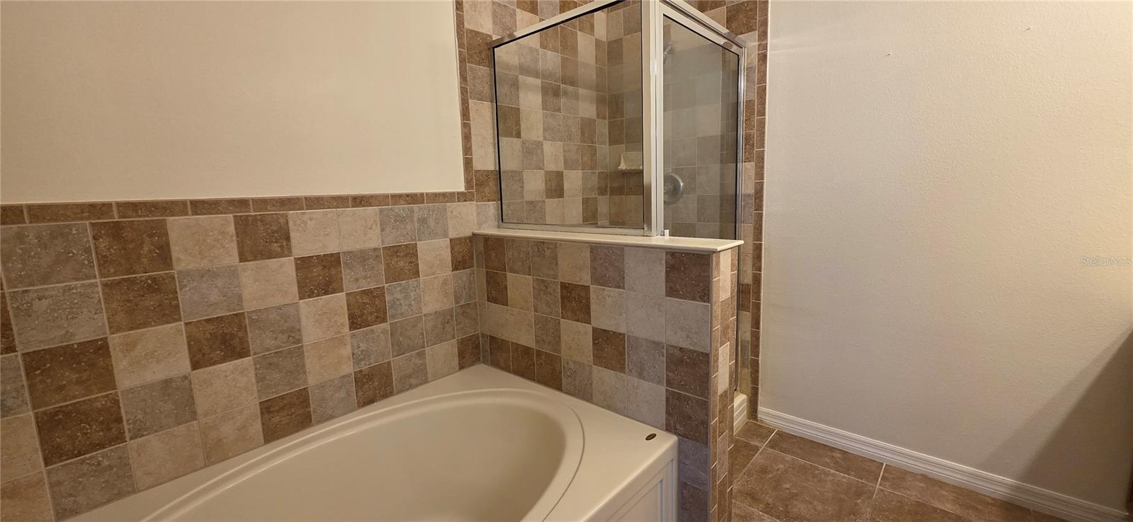 2027 STRATHMILL DR — photo 14